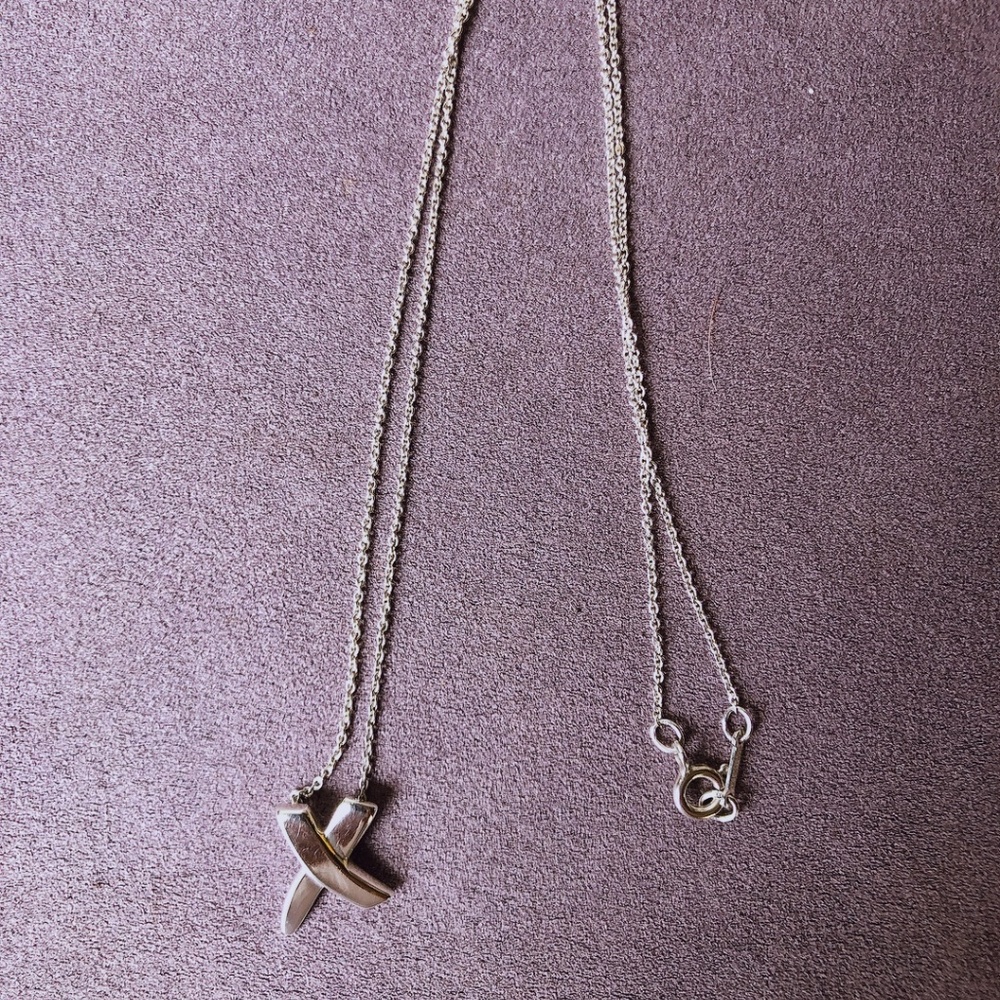 Tiffany & Co Paloma Picasso “Graffiti X” Kiss Necklace